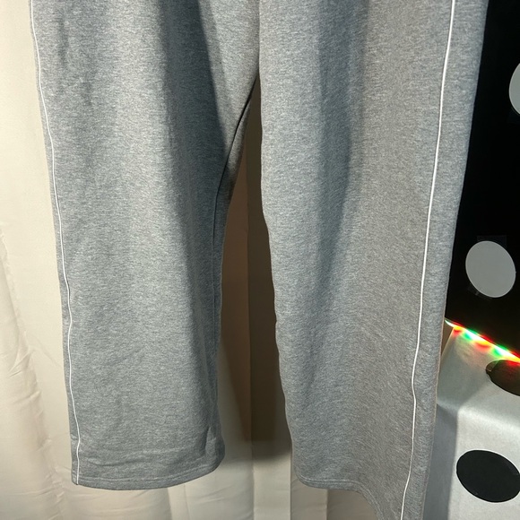 Dior Gray Sweatpants - Picture 3 of 9